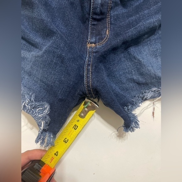 Woman’s Universal Thread shorts - Picture 3 of 6